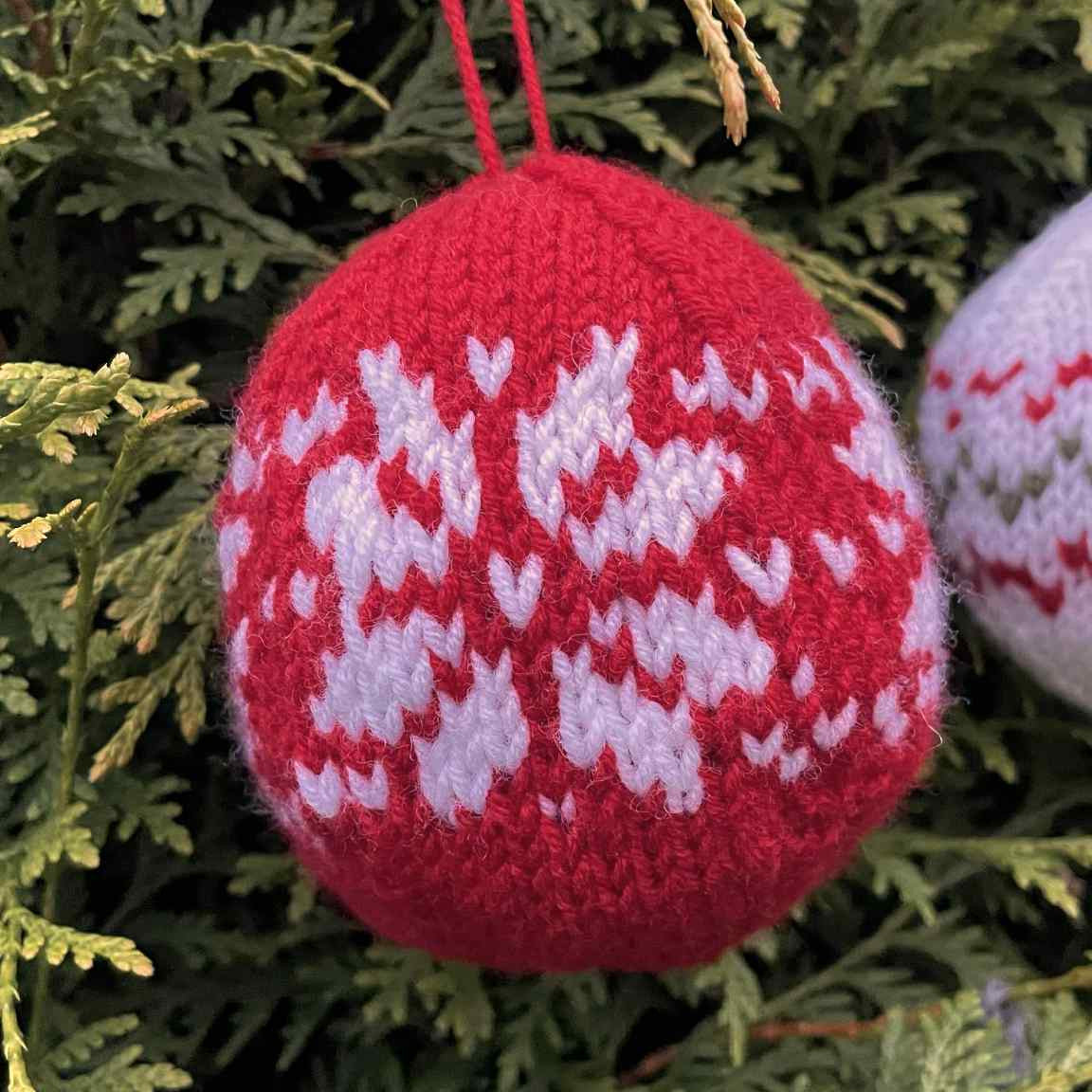 JULEKULER MED MØNSTER (strikkepakke)